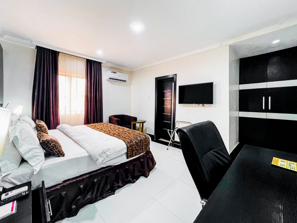 Pasadena Suites - King Deluxe Suite