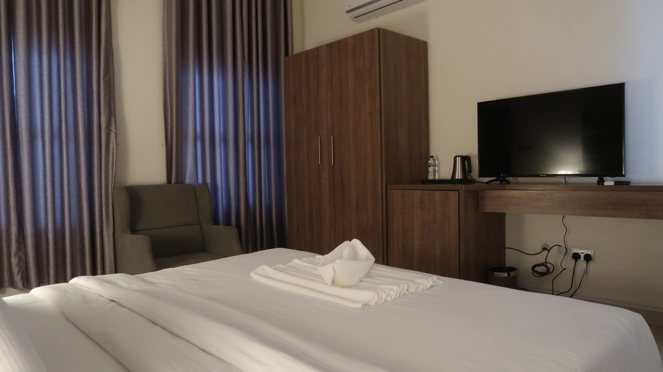 Blackrock Apartments and Suites - Classic Room
