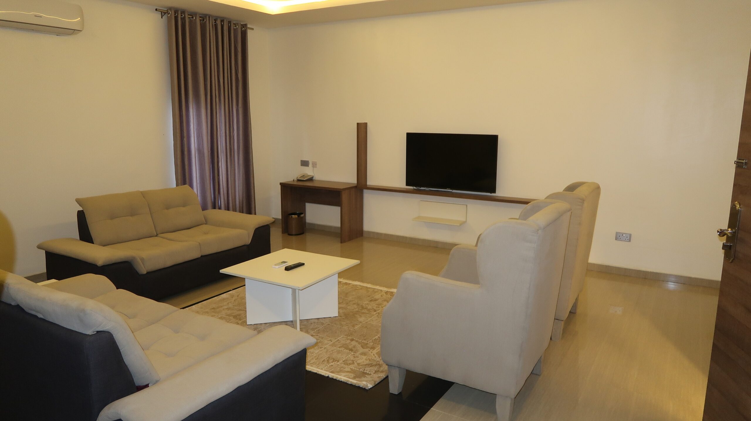 Blackrock Apartments and Suites - Superior One Bedroom Apartment