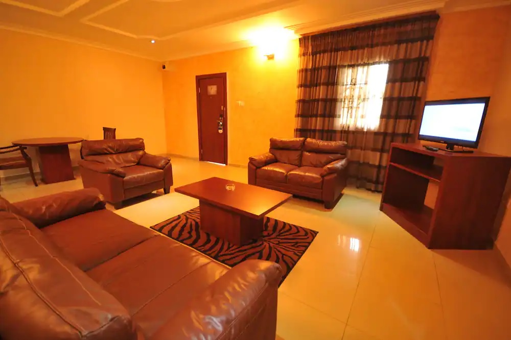 Homeville Plus Hotel - Presidential Suite 2-Bedroom